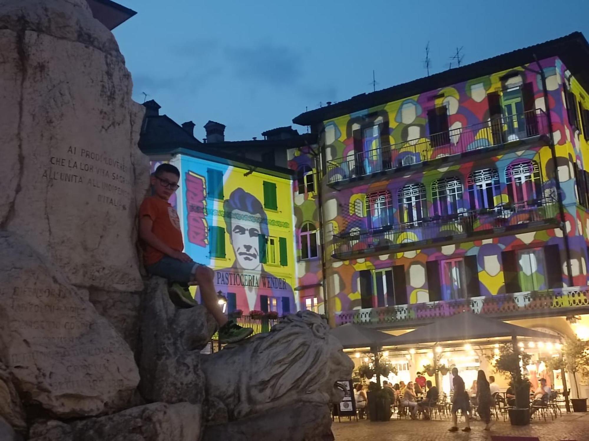 Luminoso appartamento con soppalco Solto Collina Esterno foto