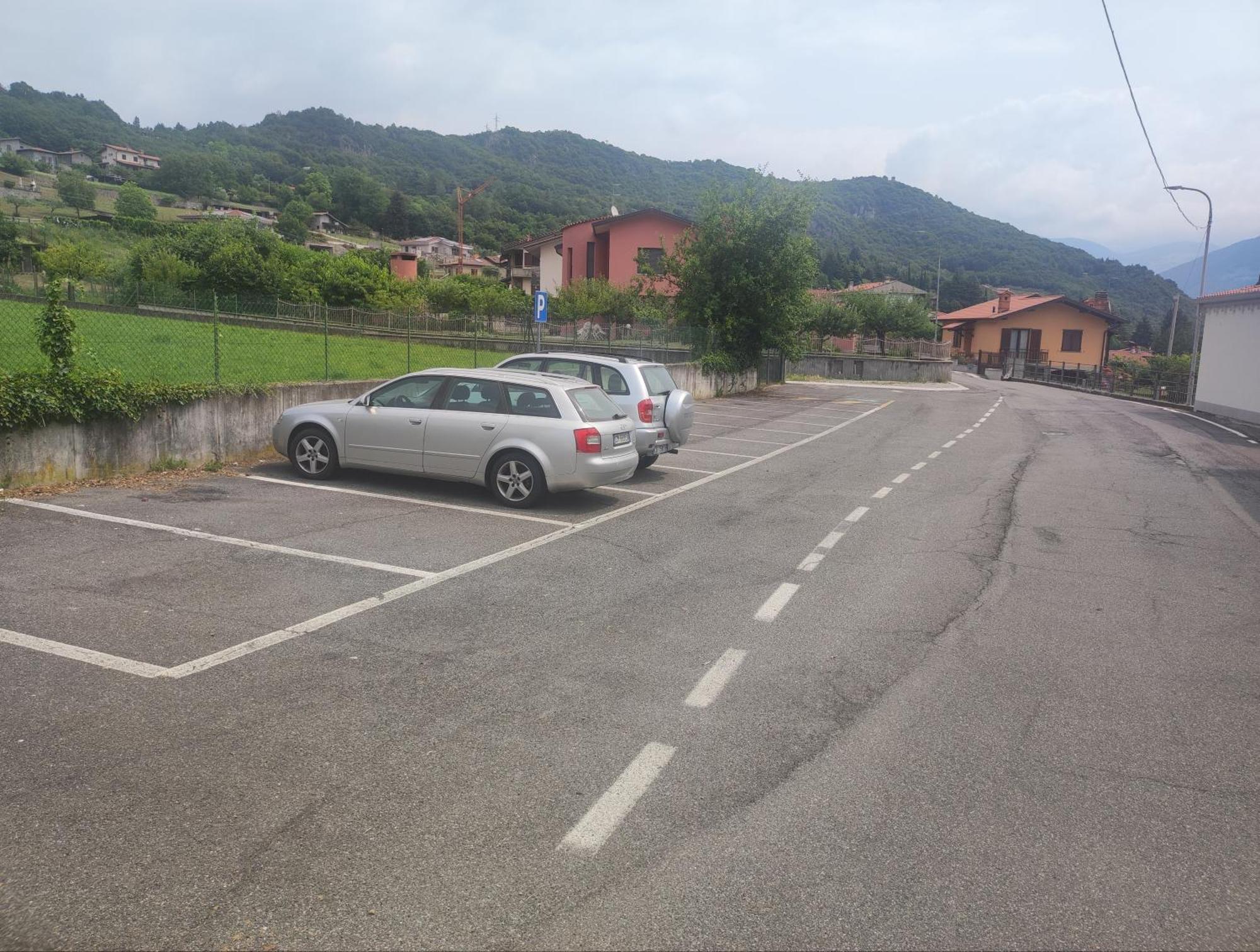 Luminoso appartamento con soppalco Solto Collina Esterno foto