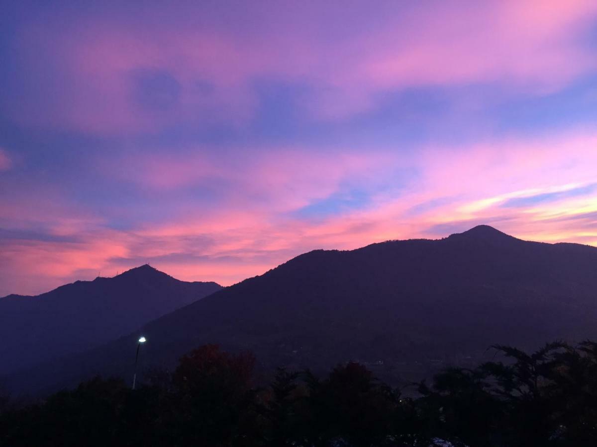 Luminoso appartamento con soppalco Solto Collina Esterno foto