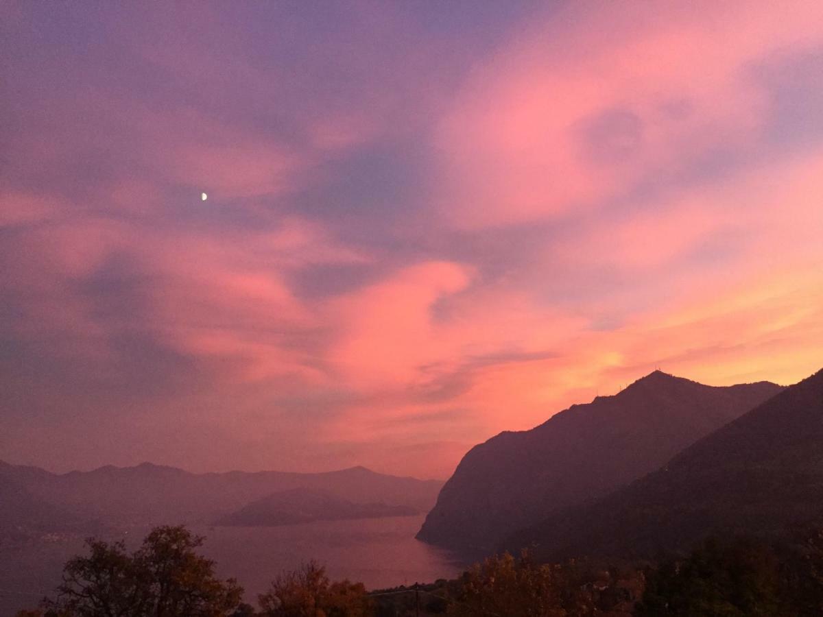 Luminoso appartamento con soppalco Solto Collina Esterno foto